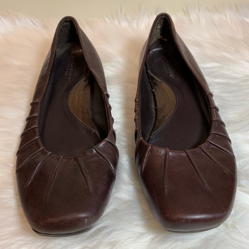 Reaction Kenneth Cole Flat